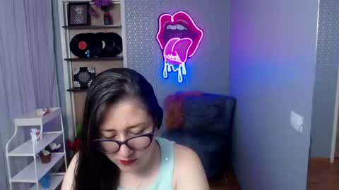 Snapshot of nicolle_silva chatting on August 1, 11:42 am Nicolle online show from August 1, 11:42 am