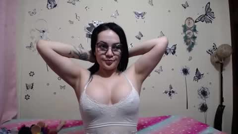 Snapshot of nicolle_sky chatting on March 5, 8:32 am nicolle_sky online show from March 5, 8:32 am
