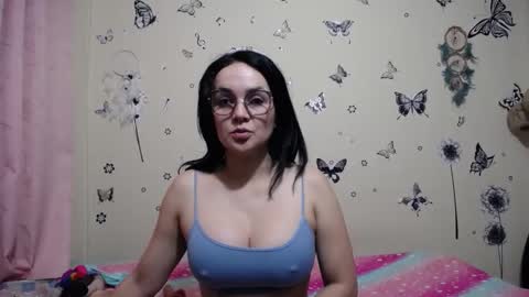 Snapshot of nicolle_sky chatting on March 7, 8:11 am nicolle_sky online show from March 7, 8:11 am