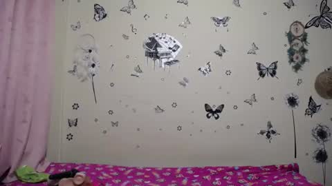Snapshot of nicolle_sky chatting on June 26, 8:19 am nicolle_sky online show from June 26, 8:19 am