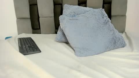 Snapshot of nicolle_smithh_ chatting on May 11, 4:04 pm nicolle_smithh_ online show from May 11, 4:04 pm