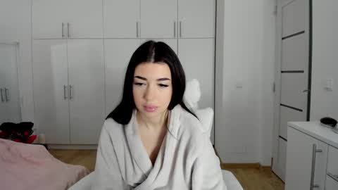 Nicolle online show from February 1, 5:39 am