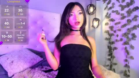 Snapshot of nicollee_heart chatting on March 28, 1:33 pm Nicolle online show from March 28, 1:33 pm