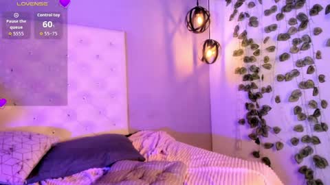 Snapshot of nicollee_heart chatting on April 4, 1:41 pm Nicolle online show from April 4, 1:41 pm