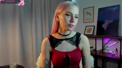 Snapshot of nicollefarrey chatting on February 8, 7:56 am Kim online show from February 8, 7:56 am