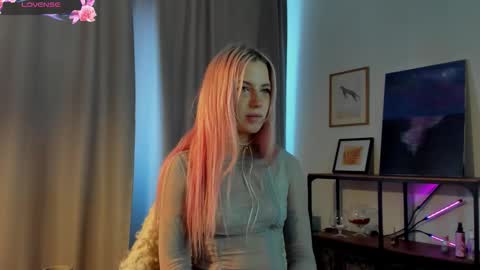 Snapshot of nicollefarrey chatting on February 11, 8:08 am Kim online show from February 11, 8:08 am