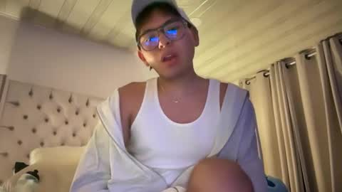 Snapshot of nicoxdulce chatting on May 11, 12:38 am nicoxdulce online show from May 11, 12:38 am