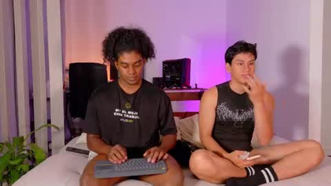 Snapshot of nicoymark1 chatting on July 27, 10:33 am Nico y Mark online show from July 27, 10:33 am