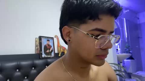 nicvelez22 online show from March 20, 10:36 pm