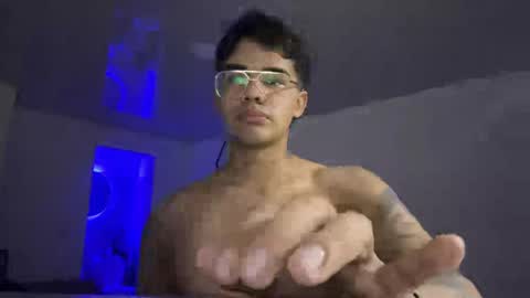 nicvelez22 online show from April 7, 2:56 am