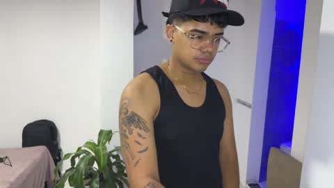 nicvelez22 online show from April 11, 5:34 am