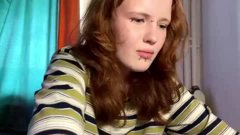 Snapshot of nidiaconstant chatting on July 16, 1:50 pm Zoe online show from July 16, 1:50 pm