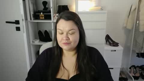 Holly online show from March 18, 7:33 am