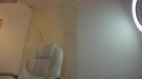 Snapshot of niickyjones chatting on April 24, 11:29 pm Anni online show from April 24, 11:29 pm