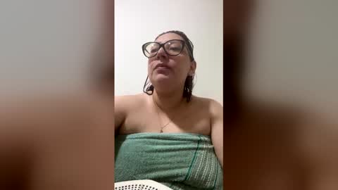 Snapshot of niickyjones chatting on May 17, 9:00 pm Anni online show from May 17, 9:00 pm