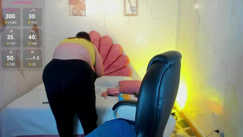 Snapshot of niickyjones chatting on May 30, 12:19 am Anni online show from May 30, 12:19 am