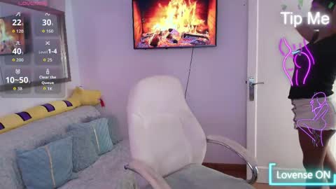 Snapshot of niickylovee chatting on May 12, 10:34 am Nicolle Bustamante online show from May 12, 10:34 am