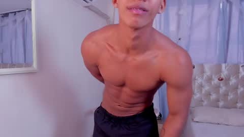 Snapshot of niico_santana chatting on October 28, 7:49 pm Niico online show from October 28, 7:49 pm