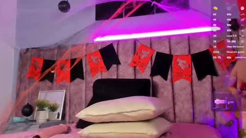 Nicolle  online show from October 30, 8:31 pm