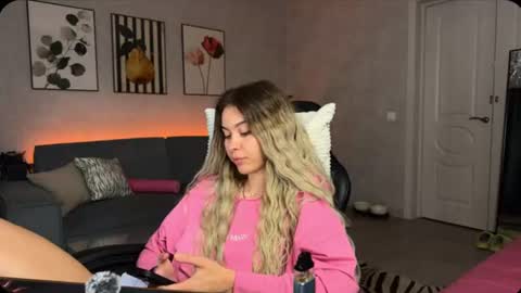 Snapshot of nika_lodge_official chatting on July 11, 6:54 pm Russian sweet baby online show from July 11, 6:54 pm
