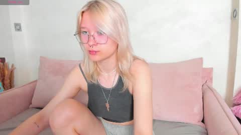 Snapshot of nika_sm chatting on July 15, 9:03 am Nika Sm online show from July 15, 9:03 am