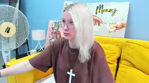 Snapshot of nika_sm chatting on August 5, 9:34 am Nika Sm online show from August 5, 9:34 am