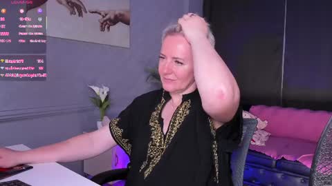 Snapshot of nika_smit chatting on June 27, 12:22 pm Nika online show from June 27, 12:22 pm