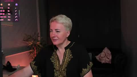 Snapshot of nika_smit chatting on July 4, 5:13 am Nika online show from July 4, 5:13 am