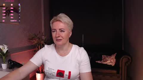 Snapshot of nika_smit chatting on July 5, 5:14 am Nika online show from July 5, 5:14 am