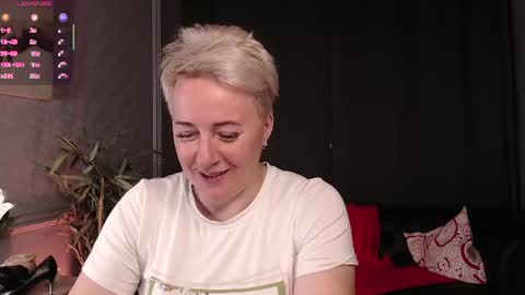 Snapshot of nika_smit chatting on July 10, 8:07 am Nika online show from July 10, 8:07 am