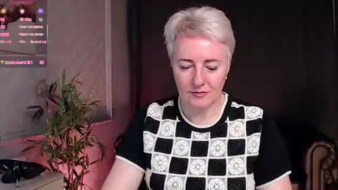 Snapshot of nika_smit chatting on July 17, 5:58 am Nika online show from July 17, 5:58 am