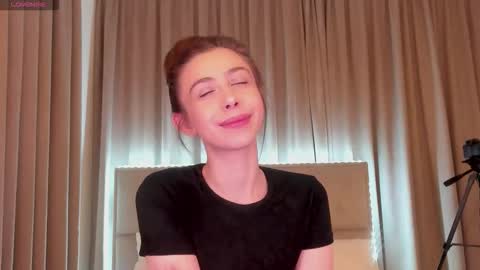Snapshot of nikaletta chatting on April 22, 11:17 pm Nika online show from April 22, 11:17 pm