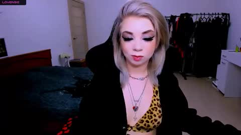 nikigoddesss online show from April 2, 5:27 am