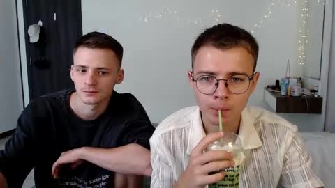 Snapshot of nikikerry_cum_ chatting on May 22, 2:51 am nikikerry_cum_ online show from May 22, 2:51 am