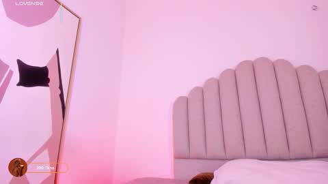 Snapshot of nikki_angel_ chatting on February 14, 6:59 pm NIkki Angel online show from February 14, 6:59 pm