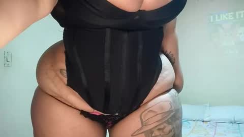 Snapshot of nikki_gray chatting on May 24, 10:59 pm Nikkita online show from May 24, 10:59 pm