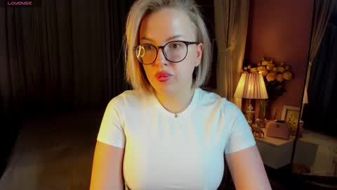 Snapshot of nikki_kai chatting on January 19, 12:58 am Nikki online show from January 19, 12:58 am