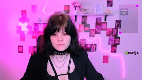 nikki_kiss_ online show from April 23, 8:46 am