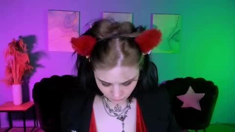 nikki_kiss_ online show from April 27, 8:56 am