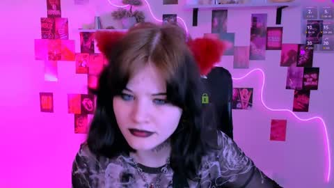 nikki_kiss_ online show from May 15, 9:05 am
