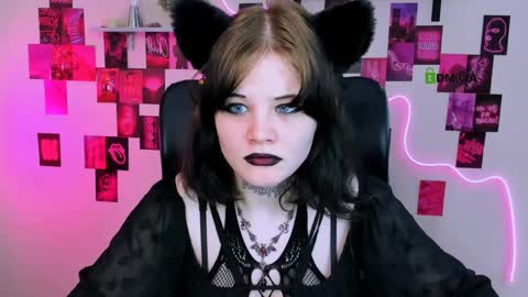 nikki_kiss_ online show from May 21, 8:54 am
