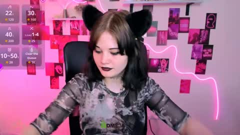 nikki_kiss_ online show from May 22, 10:21 am