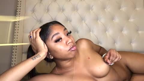 Snapshot of nikkib333 chatting on February 12, 4:23 am NikkiB online show from February 12, 4:23 am