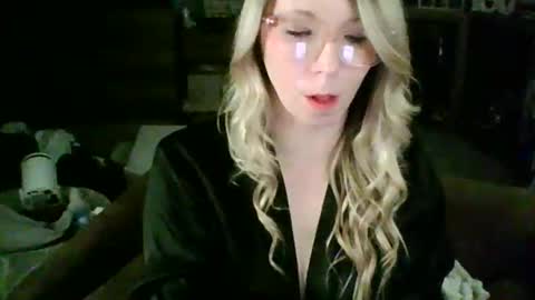 nikkib653466 online show from February 19, 12:28 am