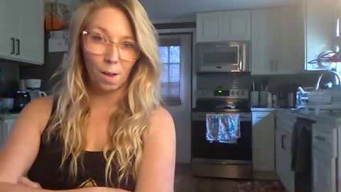 Snapshot of nikkib653466 chatting on April 29, 5:41 pm nikkib653466 online show from April 29, 5:41 pm