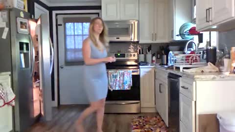 Snapshot of nikkib653466 chatting on May 7, 5:29 pm nikkib653466 online show from May 7, 5:29 pm