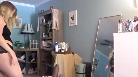 Snapshot of nikkib653466 chatting on May 11, 6:27 pm nikkib653466 online show from May 11, 6:27 pm