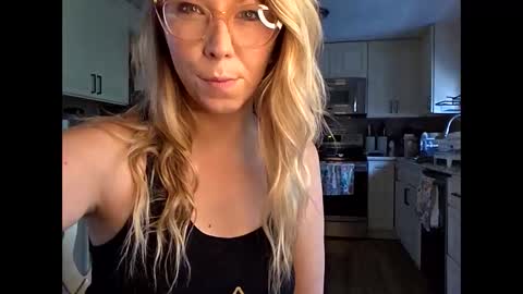 Snapshot of nikkib653466 chatting on May 21, 5:09 pm nikkib653466 online show from May 21, 5:09 pm