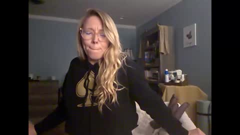 Snapshot of nikkib653466 chatting on May 22, 10:26 pm nikkib653466 online show from May 22, 10:26 pm