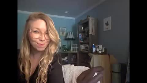 Snapshot of nikkib653466 chatting on May 27, 6:27 pm nikkib653466 online show from May 27, 6:27 pm